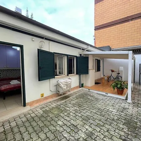 Daire Casa Indipendente In Centro Con Corte Privata