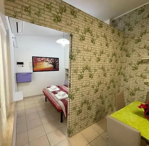 Casa Indipendente In Centro Con Corte Privata *