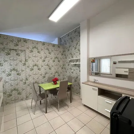 Casa Indipendente In Centro Con Corte Privata *